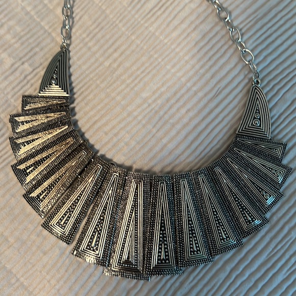 paparazzi Jewelry - NWT Paparazzi silver bold necklace with matching earrings